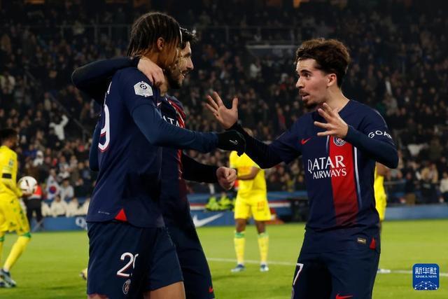 [中超]王大雷染红 成都蓉城“三杀”山东泰山