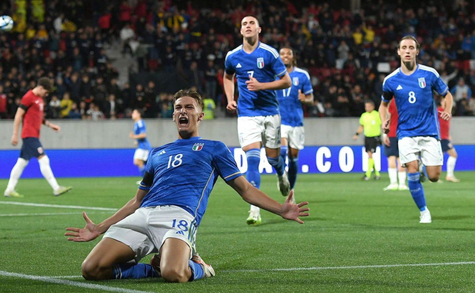 湖人惜败雄鹿！詹姆斯尽力，众配角发挥，东契奇+艾顿攻守全垮！