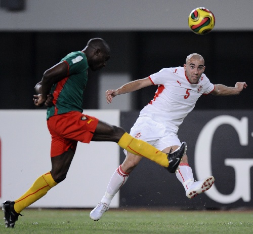 拼了 杨瀚森滑铲第一壮汉